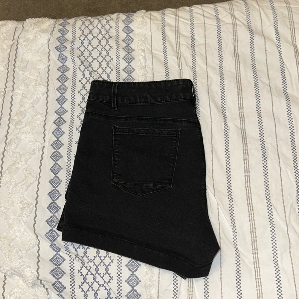 Women’s d. jeans Faded Black Wash Design High Rise Stretch Denim Shorts Sz 18w - Picture 5 of 5